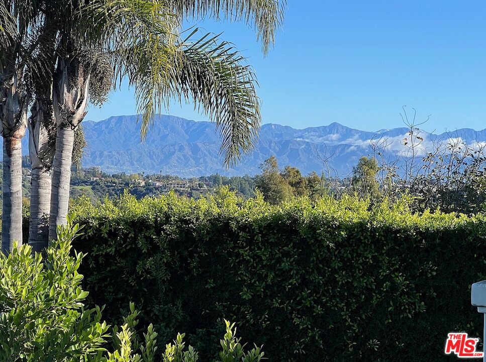 12683 Promontory Road Los Angeles, CA 90049 - Photo 28 of 41