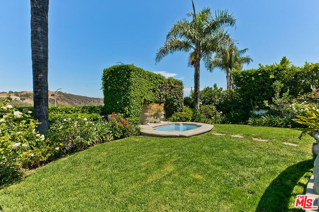 12683 Promontory Road Los Angeles, CA 90049 - Photo 37 of 41