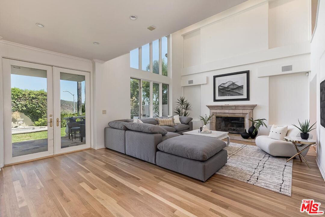 12683 Promontory Road Los Angeles, CA 90049 - Photo 9 of 41