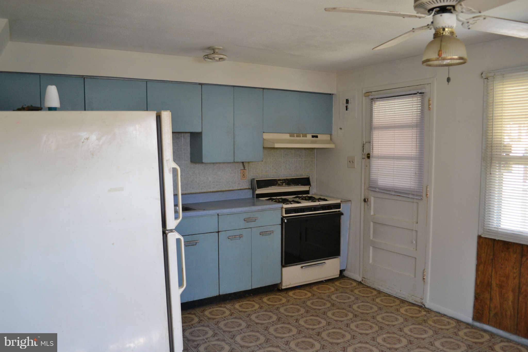 2055 Larkhall Road Baltimore, MD 21222 - Photo 3 of 12 Kitchen