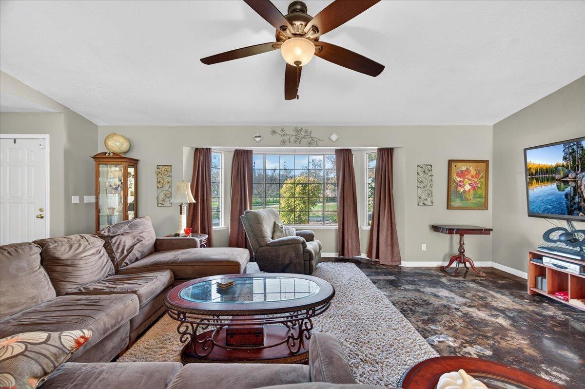 35102 Quail Oak Road Auberry, CA 93602 - Photo 17 of 61 a living room with furniture and a large window