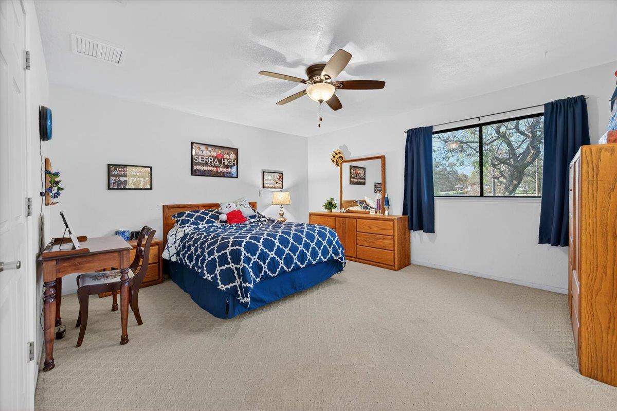 35102 Quail Oak Road Auberry, CA 93602 - Photo 30 of 61 a bedroom with a bed and a table in it