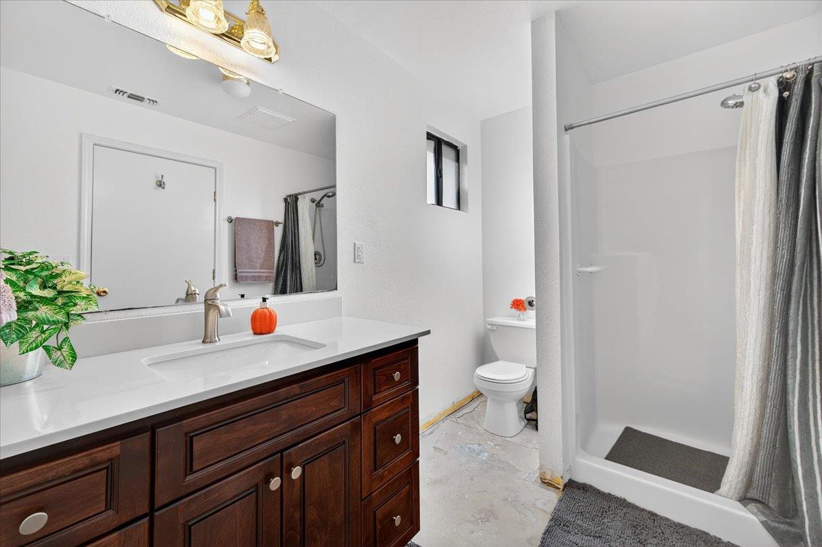 35102 Quail Oak Road Auberry, CA 93602 - Photo 47 of 61 a bathroom with a sink a toilet and a mirror