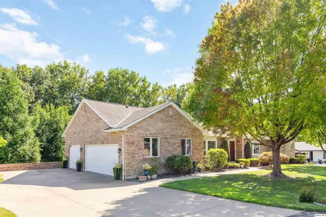 $500,000 | 408 West Fairway Drive, Quincy, IL 62305