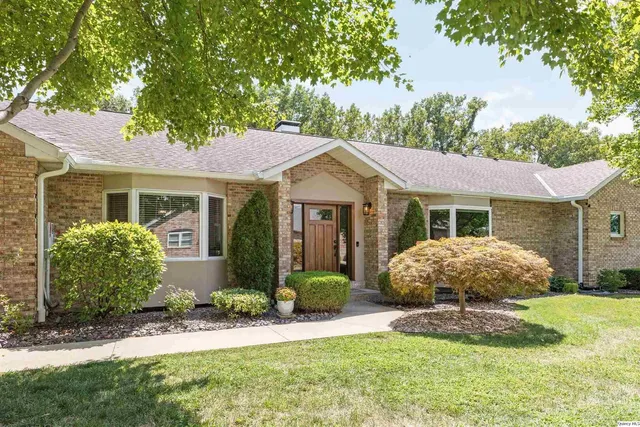 $500,000 | 408 West Fairway Drive, Quincy, IL 62305