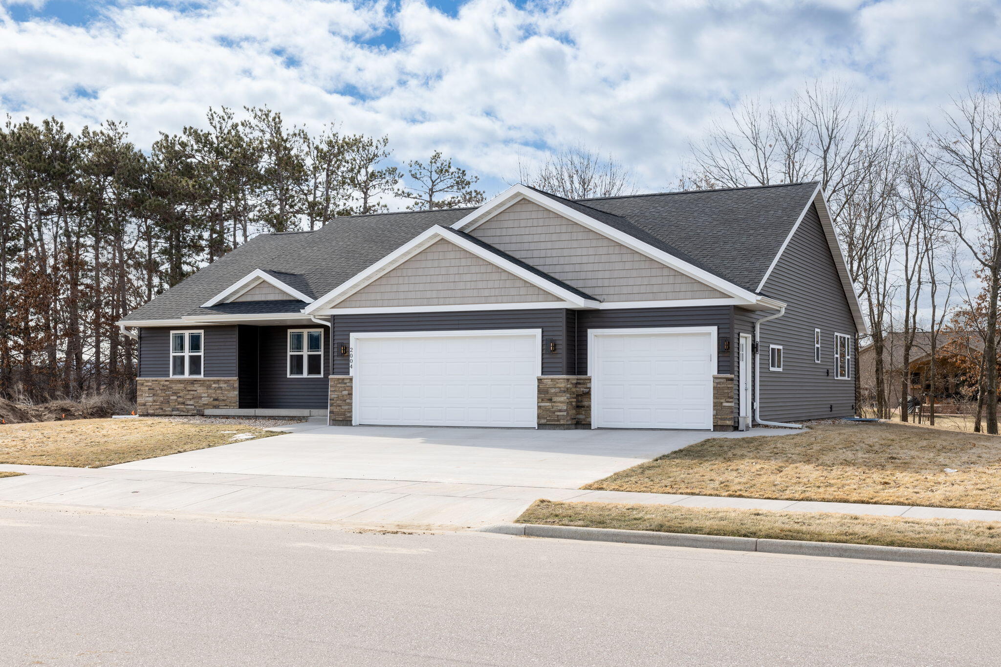 2004 Prairie Place Holmen, WI 54636 - Photo 1 of 1 Front of House