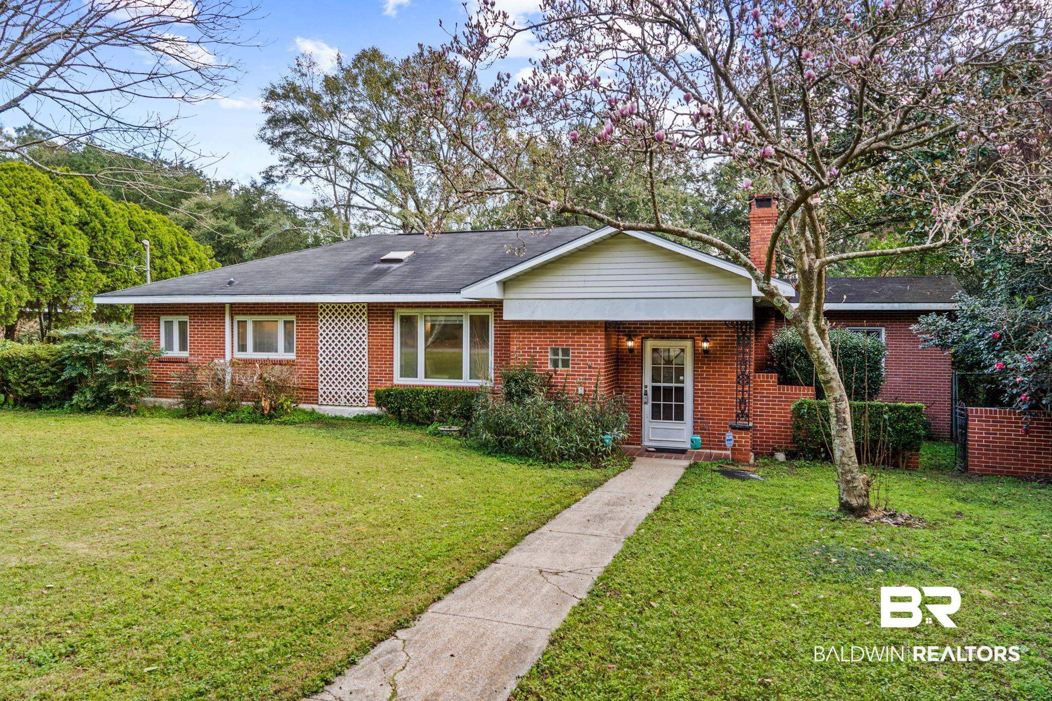 305 Wayne Place Mobile, AL 36609 - Photo 1 of 33