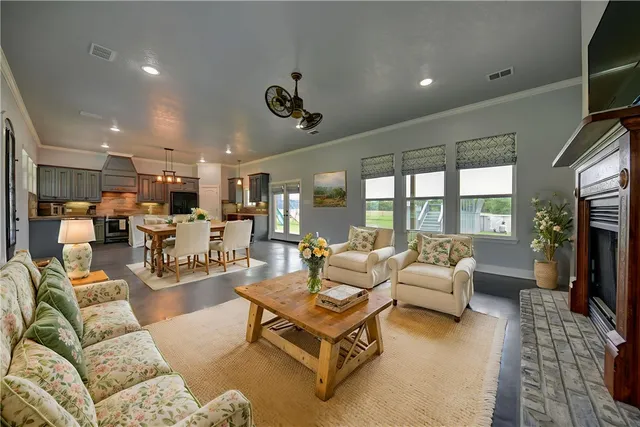 $600,000 | 20874 Farm To Market 244, Iola, TX 77861