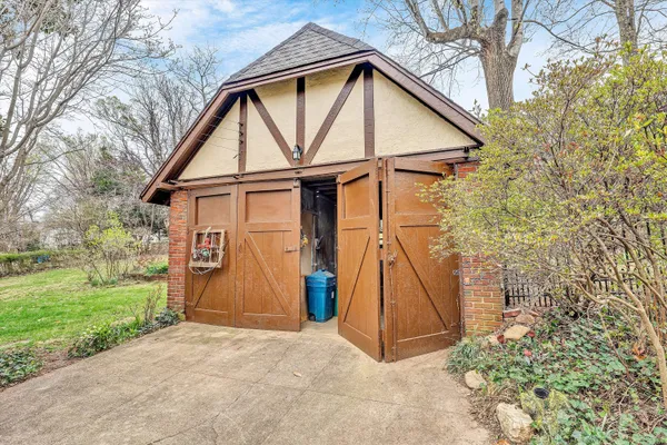 $525,000 | 2610 Longview Avenue Southwest, Roanoke, VA 24014