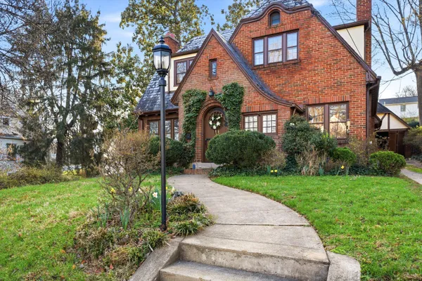 $525,000 | 2610 Longview Avenue Southwest, Roanoke, VA 24014