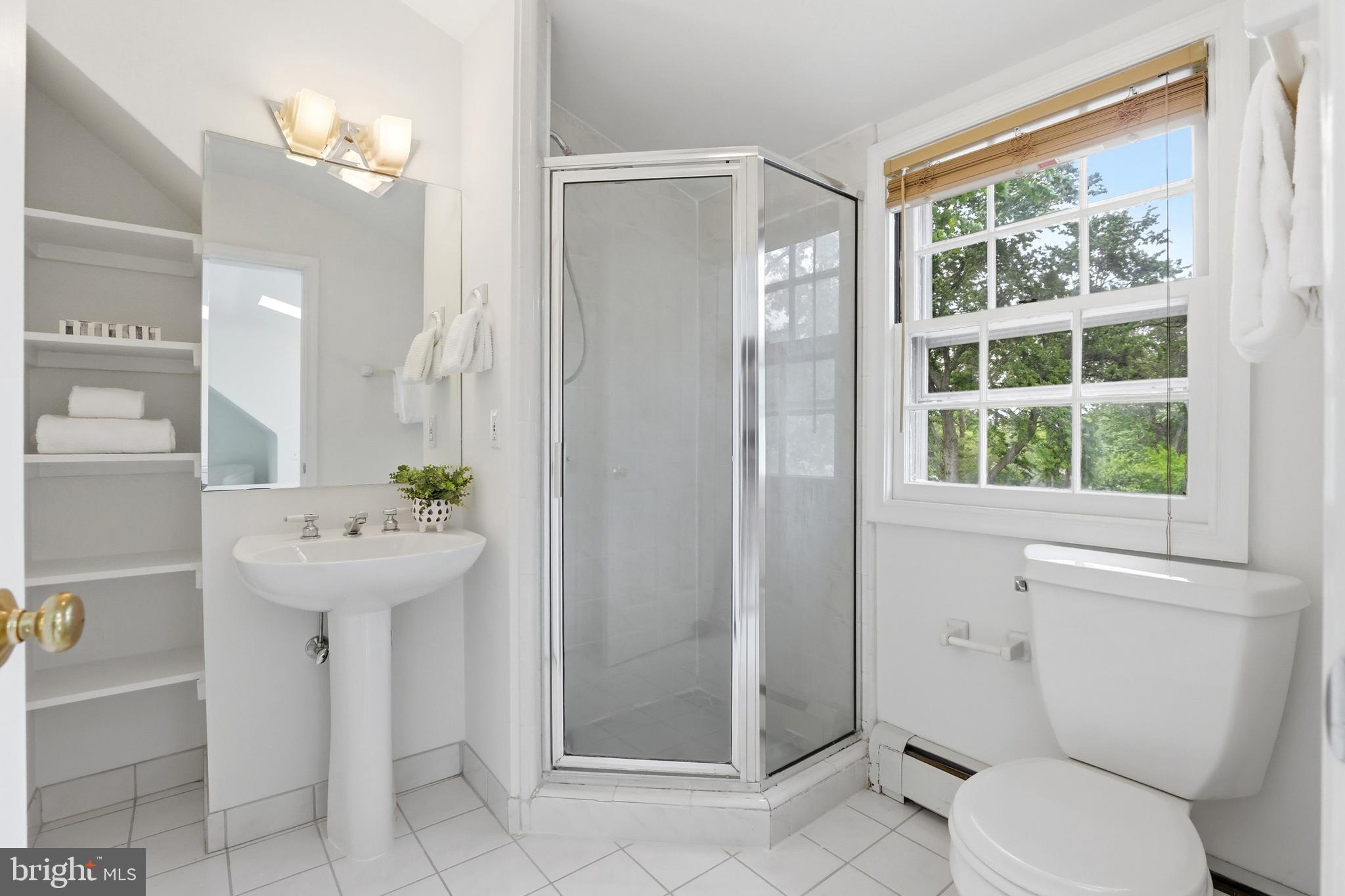 411 Ludlow Road Annapolis, MD 21401 - Photo 25 of 44 Primary En-suite with walk in shower