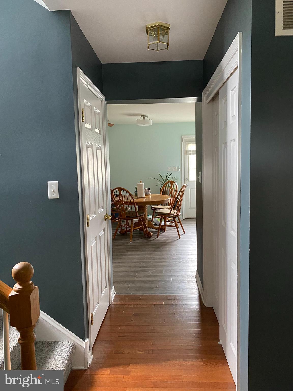 412 Rutledge Avenue Folsom, PA 19033 - Photo 3 of 34 Foyer Hallway