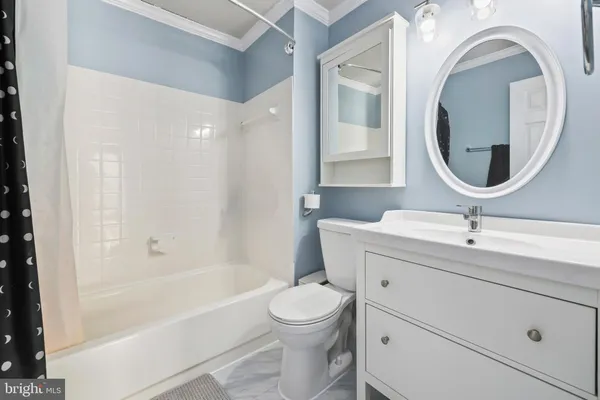 $2,300 | 549 Florida Avenue, Unit 201, Herndon, VA 20170