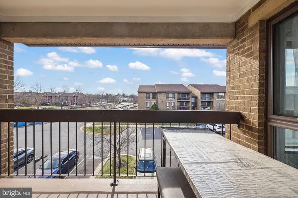 $2,300 | 549 Florida Avenue, Unit 201, Herndon, VA 20170