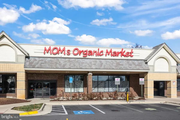 $2,300 | 549 Florida Avenue, Unit 201, Herndon, VA 20170