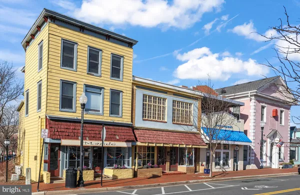 $2,300 | 549 Florida Avenue, Unit 201, Herndon, VA 20170