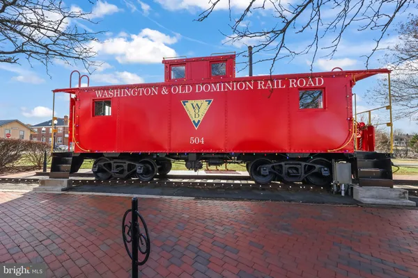 $2,300 | 549 Florida Avenue, Unit 201, Herndon, VA 20170