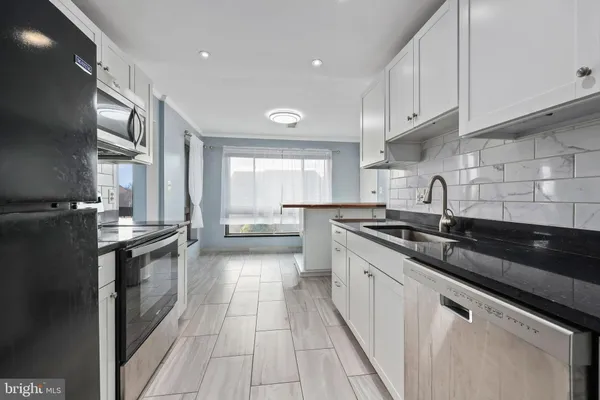 $2,300 | 549 Florida Avenue, Unit 201, Herndon, VA 20170