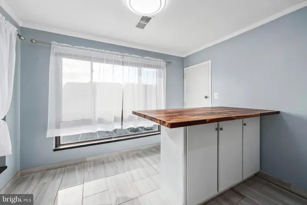 $2,300 | 549 Florida Avenue, Unit 201, Herndon, VA 20170