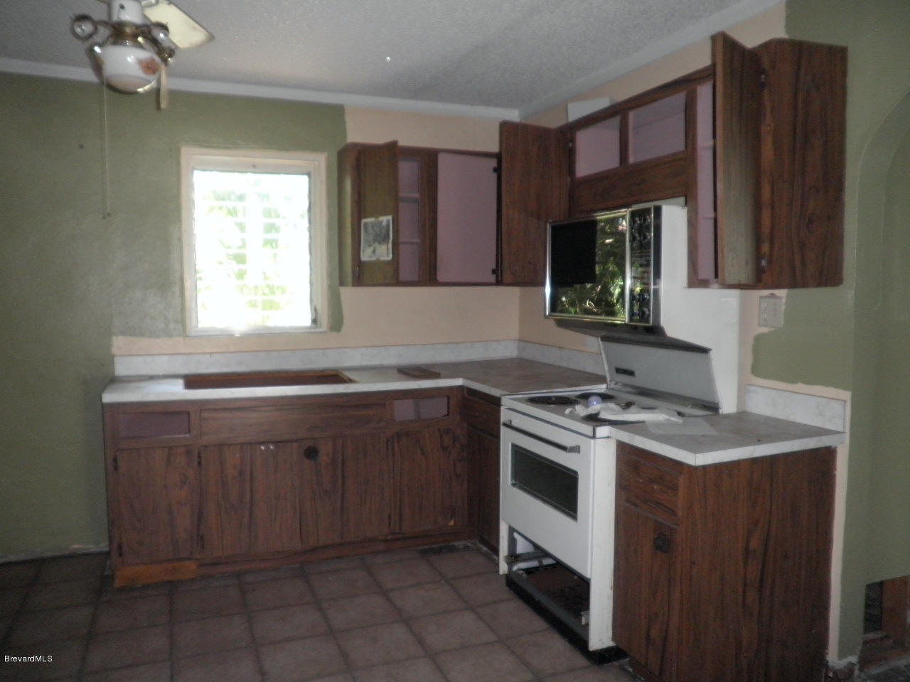 2707 Dairy Road Melbourne, FL 32904 - Photo 3 of 5 KItchen
