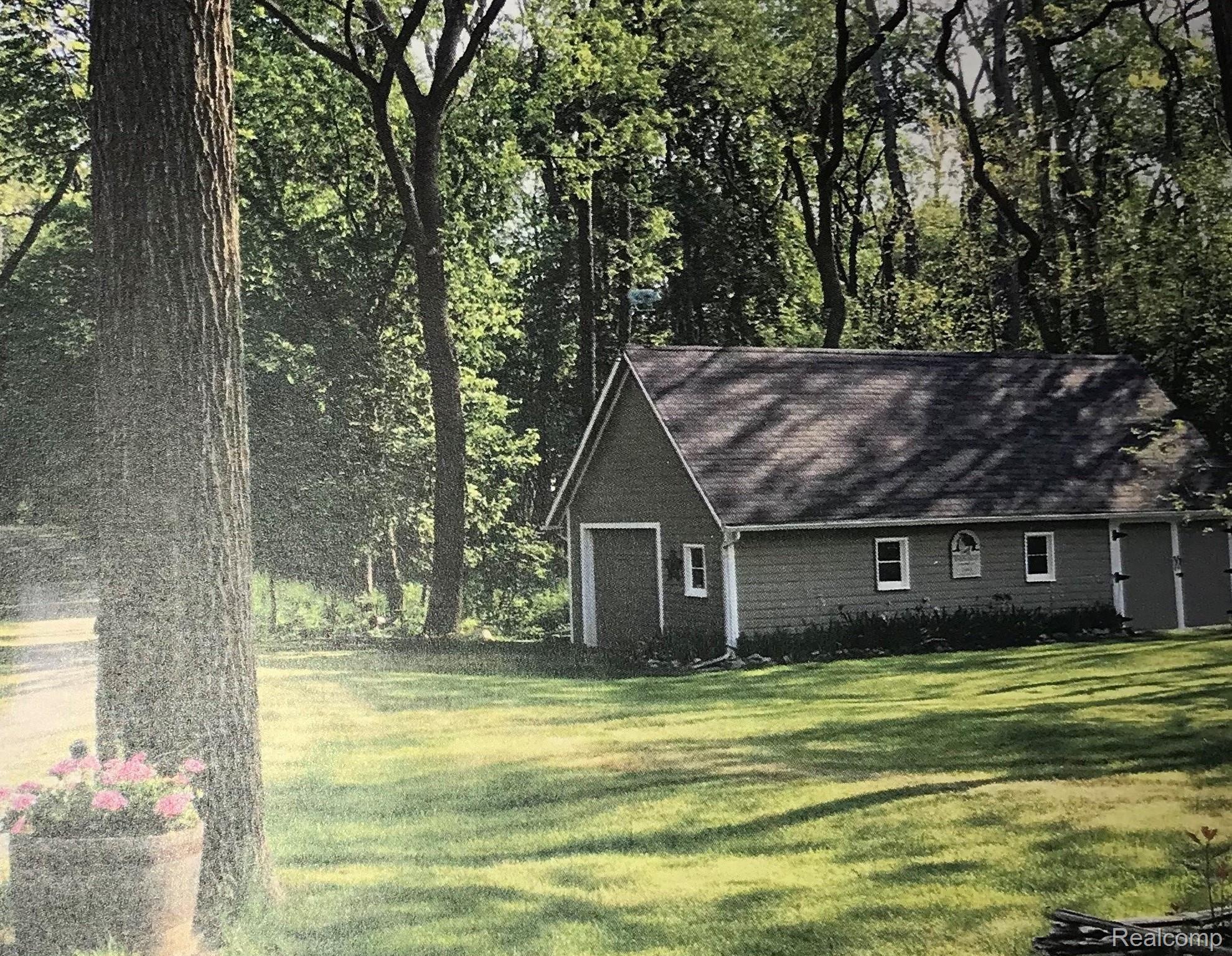 1481 Mill Race Road Rochester, MI 48306 - Photo 16 of 21 barn.jpg