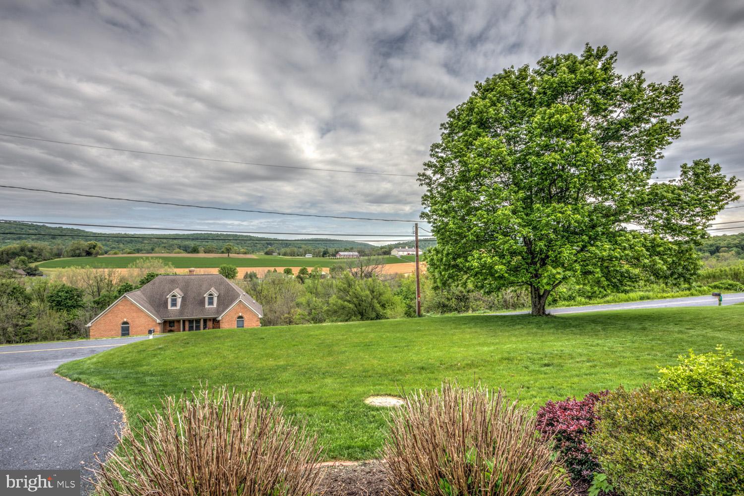 690 West Church Road Ephrata, PA 17522 - Photo 4 of 49