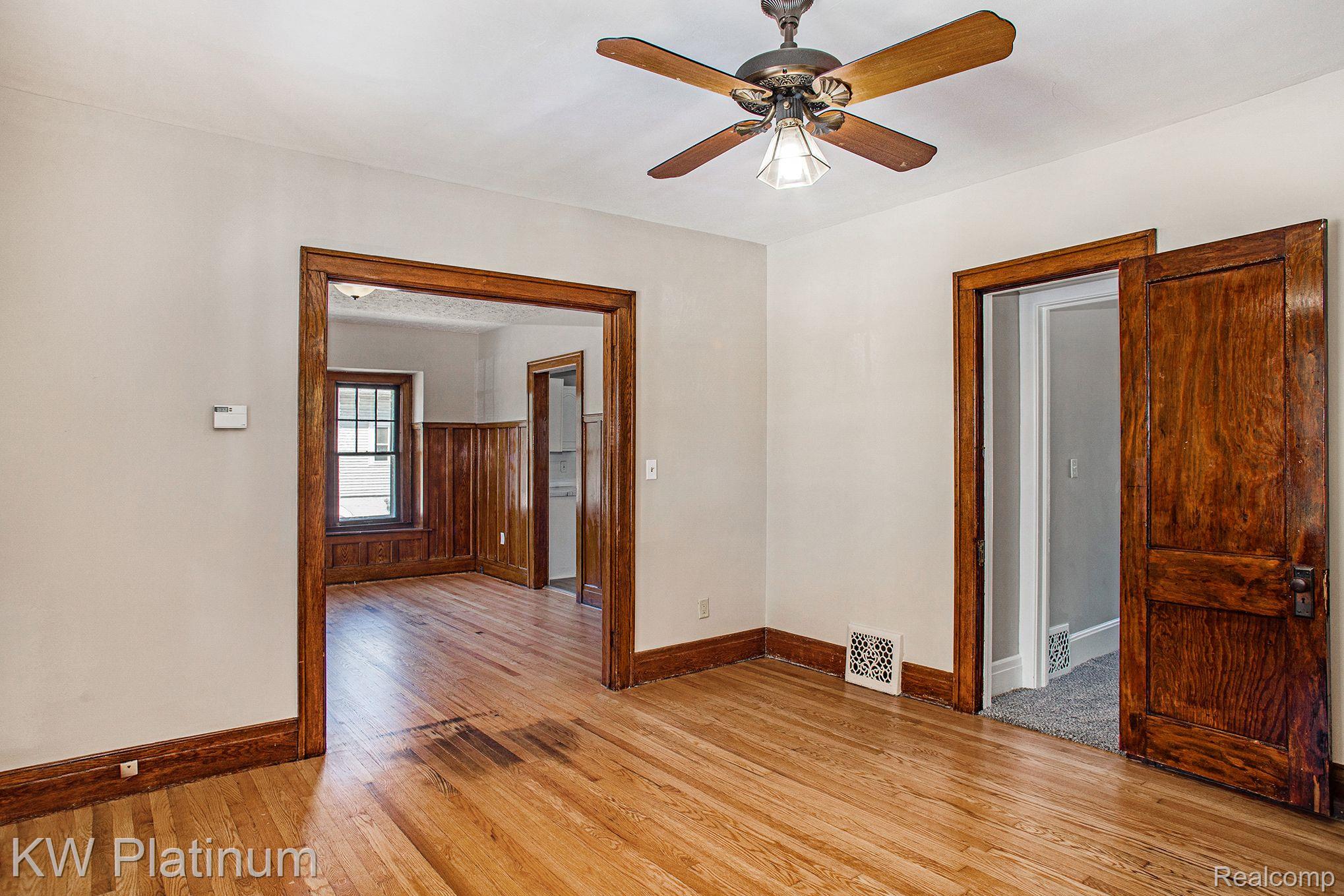 16321 East 9 Mile Road Eastpointe, MI 48021 - Photo 9 of 25