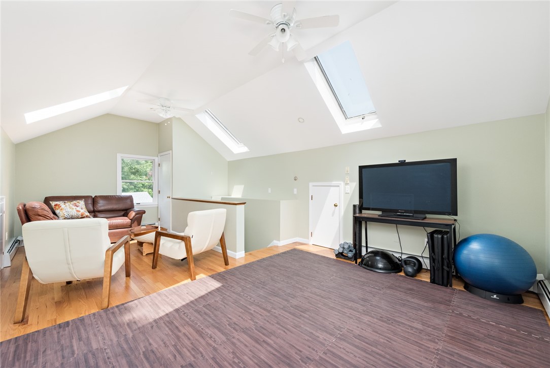 79 Ridge Road Bristol, RI 02809 - Photo 40 of 47 Guest/Pool House