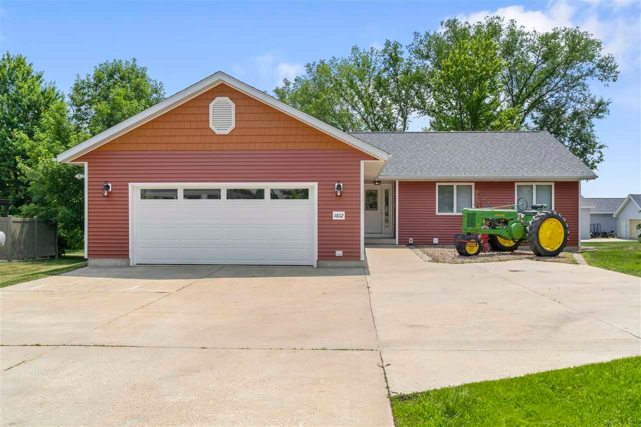1602 Palisades Road Southwest Mount Vernon, IA 52314 - Photo 1 of 25 Gallery Image 1