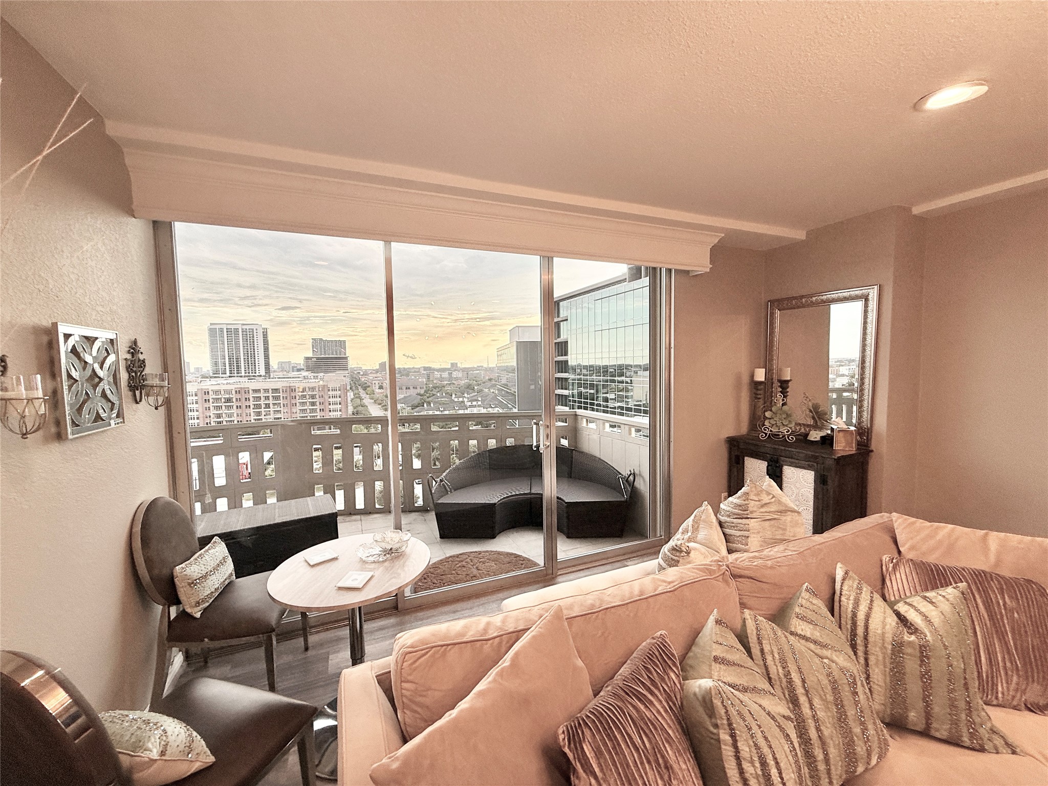 2016 Main Street, Unit 1022 Houston, TX 77002 - Photo 7 of 48 a bedroom with a bed and a large window