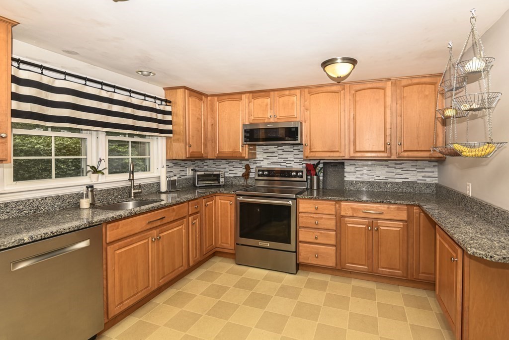 20 Margaret Road Sharon, MA 02067 - Photo 4 of 31 Gallery Image 4