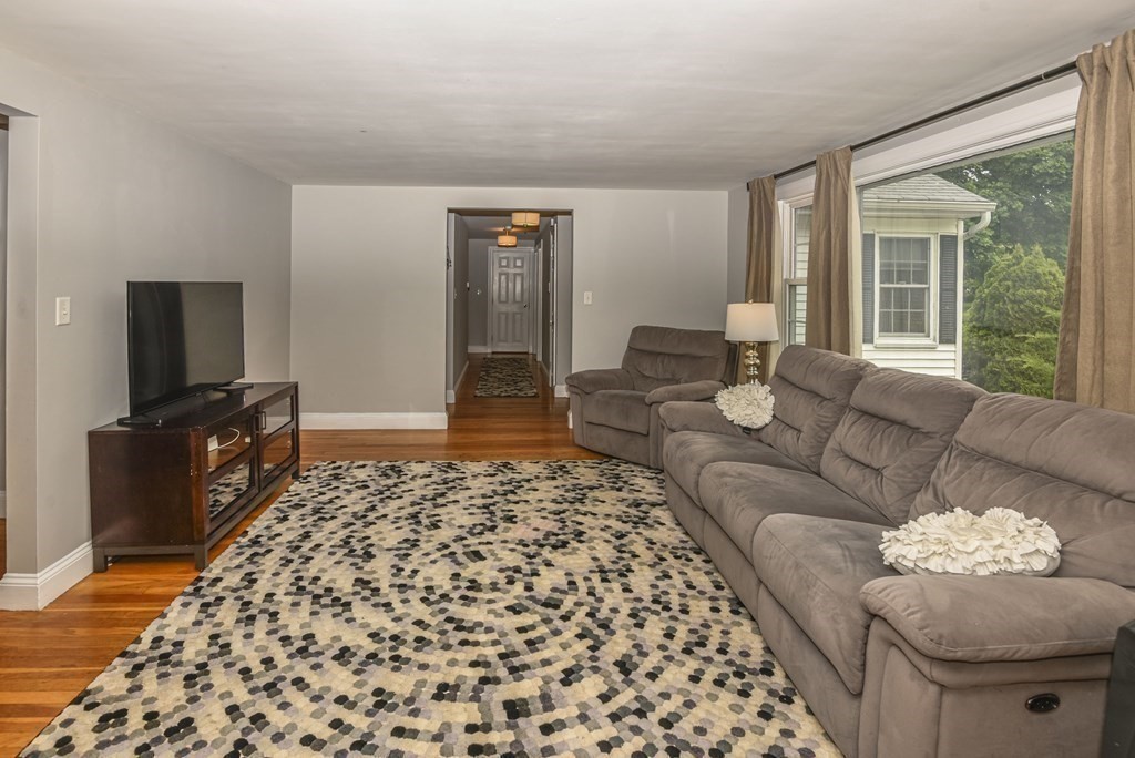 20 Margaret Road Sharon, MA 02067 - Photo 9 of 31 Gallery Image 9