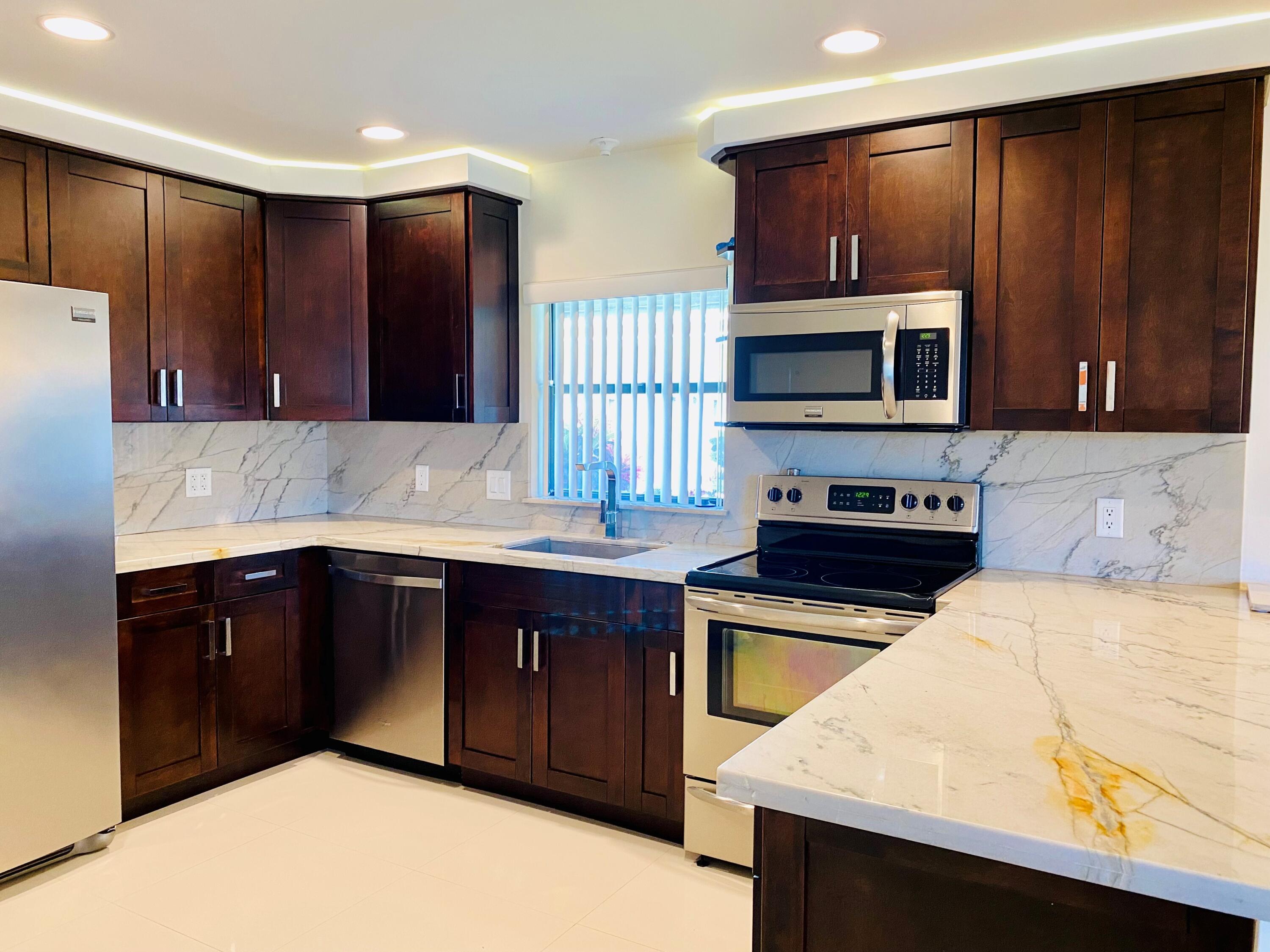 5875 Glenbrook Drive Boca Raton, FL 33433 - Photo 3 of 29 N - 5875 Glenbrook Dr