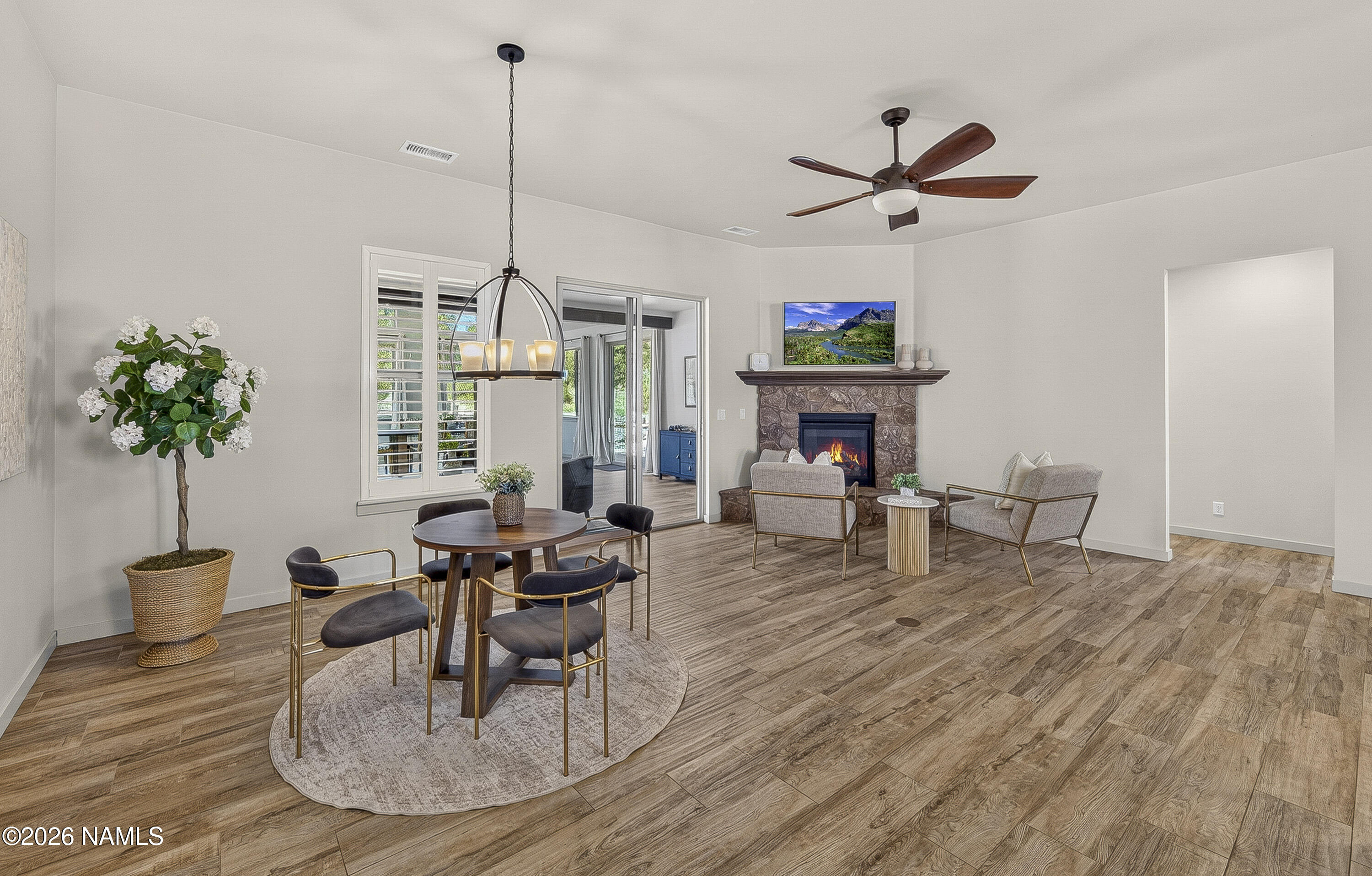 10290 Lundin Road Flagstaff, AZ 86004 - Photo 12 of 58 Living/Dining Area