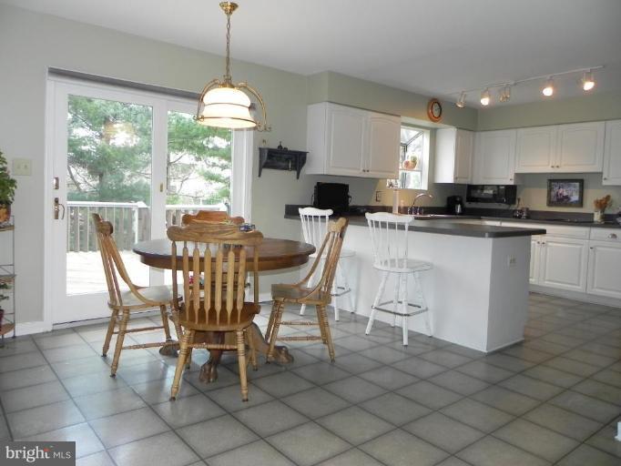 6927 Diana Road Baltimore, MD 21209 - Photo 7 of 26 Breakfast Area