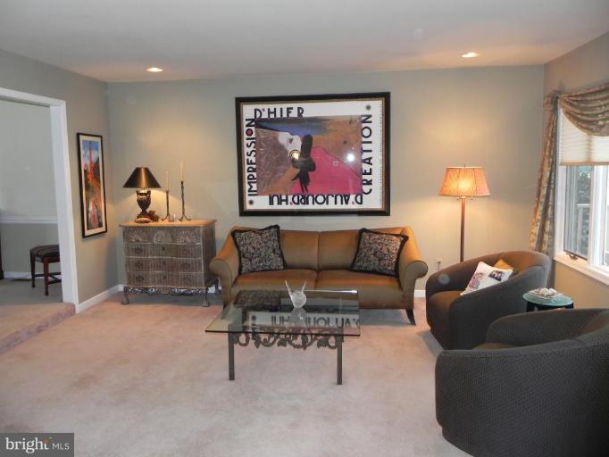 6927 Diana Road Baltimore, MD 21209 - Photo 9 of 26 Living Room #2