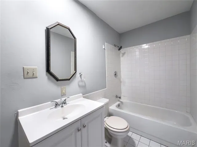 $750 | 3004 Pembroke Lane, Unit 63, High Ridge, MO 63049