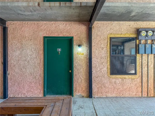 $750 | 3004 Pembroke Lane, Unit 63, High Ridge, MO 63049