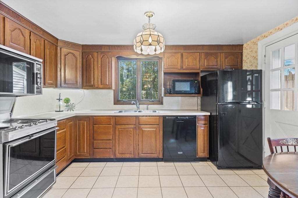 20 Fairmeadow Road Wilmington, MA 01887 - Photo 7 of 30 Gallery Image 7