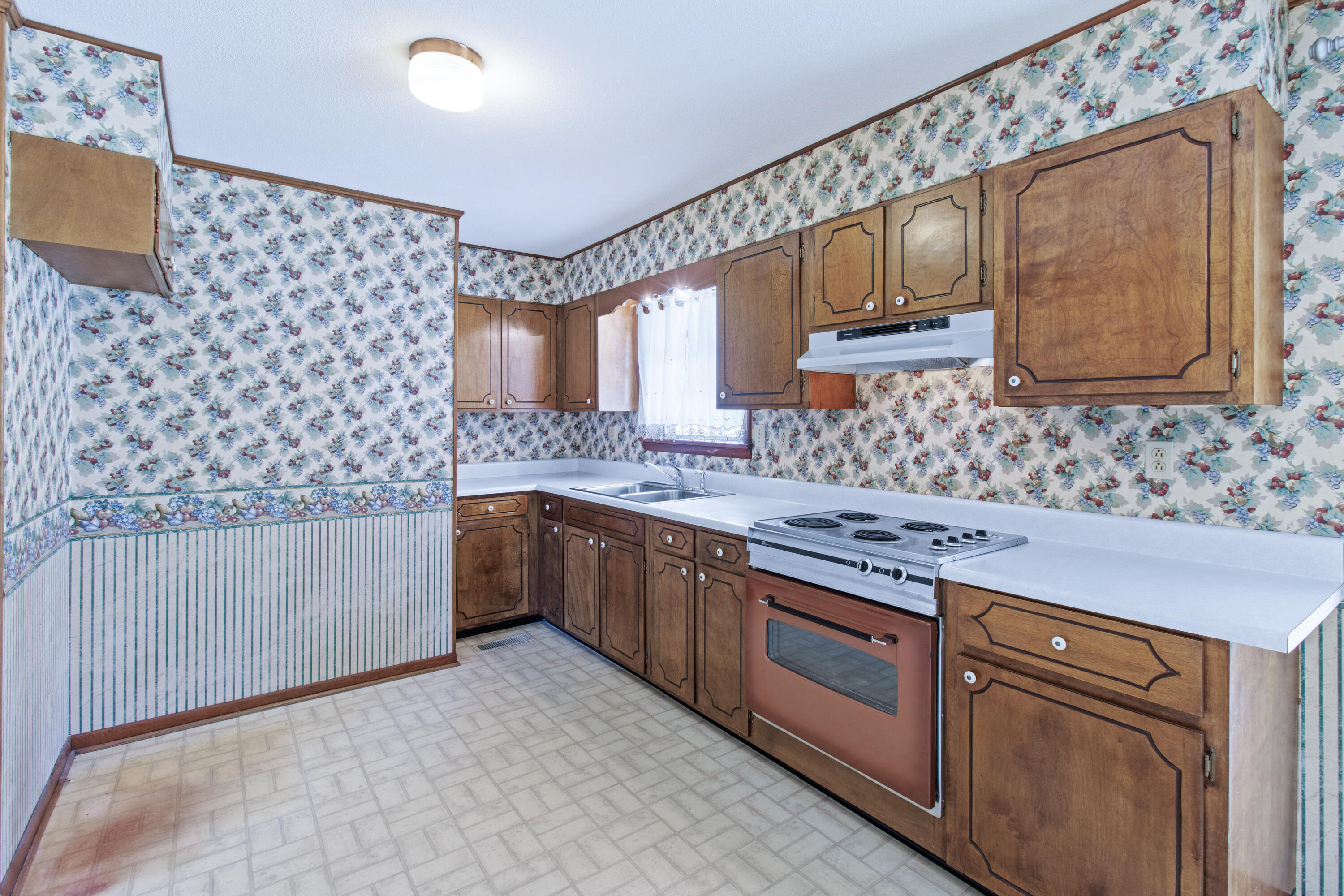 8911 Drake Parkway Road Chattanooga, TN 37416 - Photo 11 of 48 Large space to make your very own