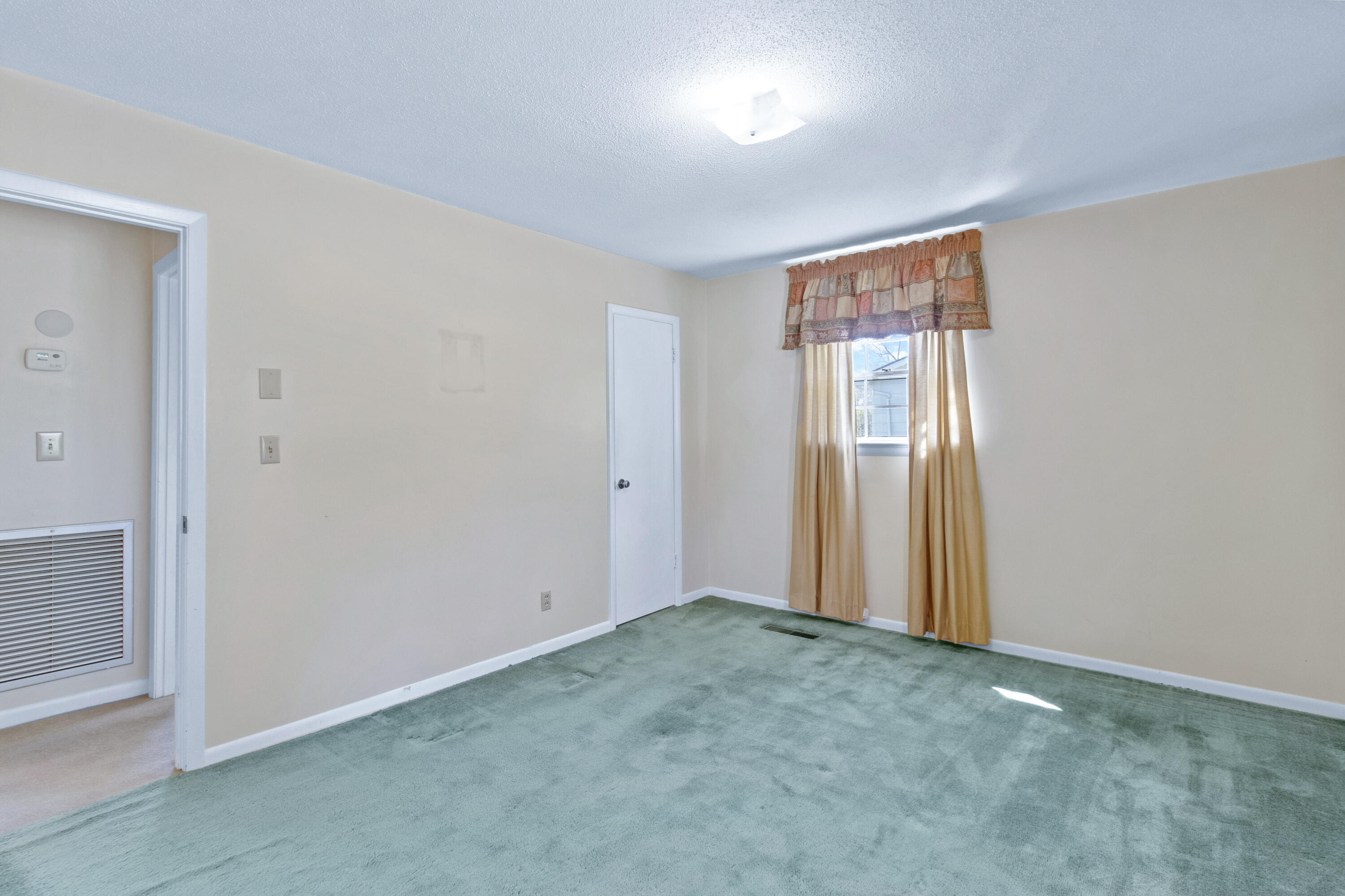 8911 Drake Parkway Road Chattanooga, TN 37416 - Photo 17 of 48 Primary bedroom