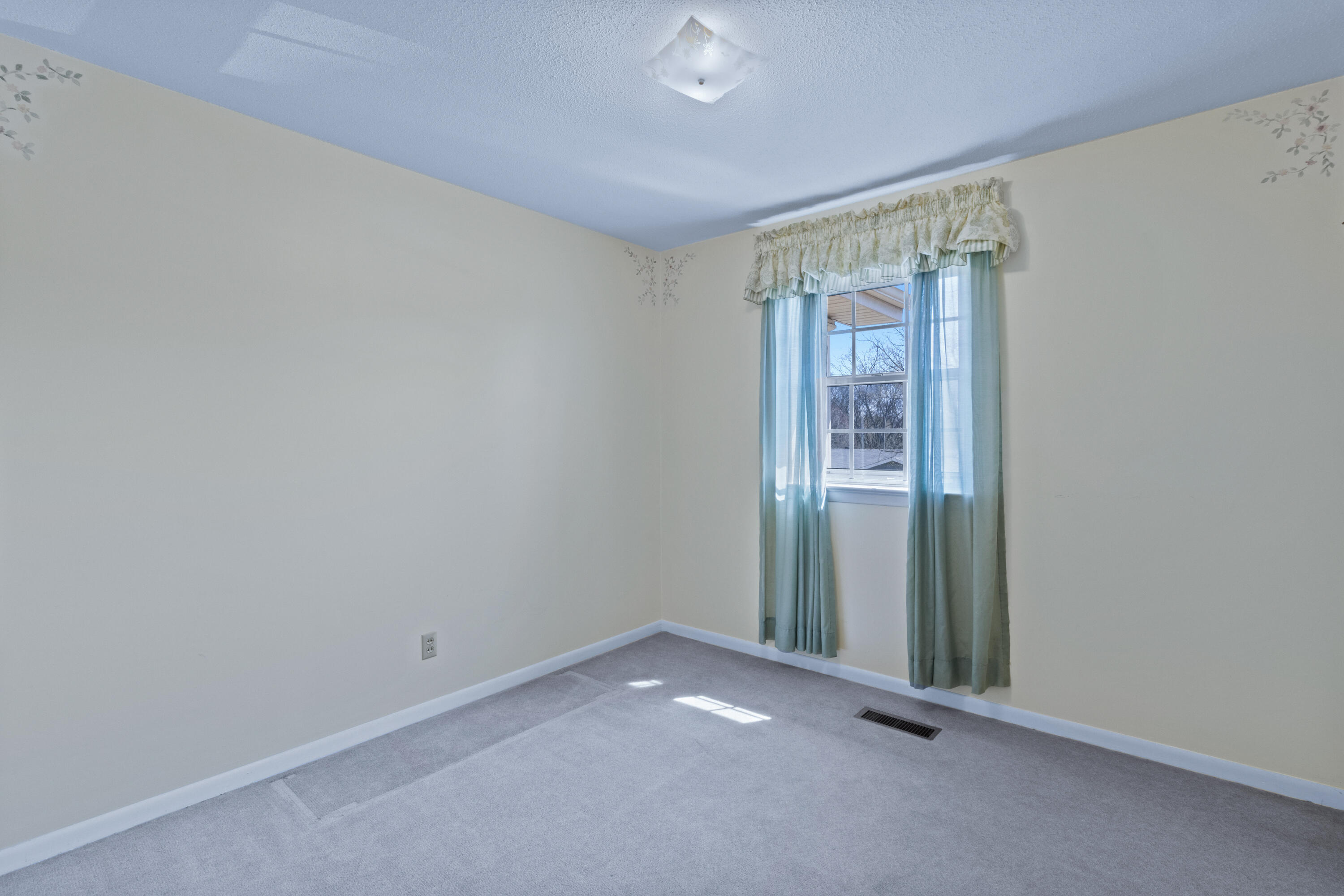 8911 Drake Parkway Road Chattanooga, TN 37416 - Photo 24 of 48 Bedroom #3
