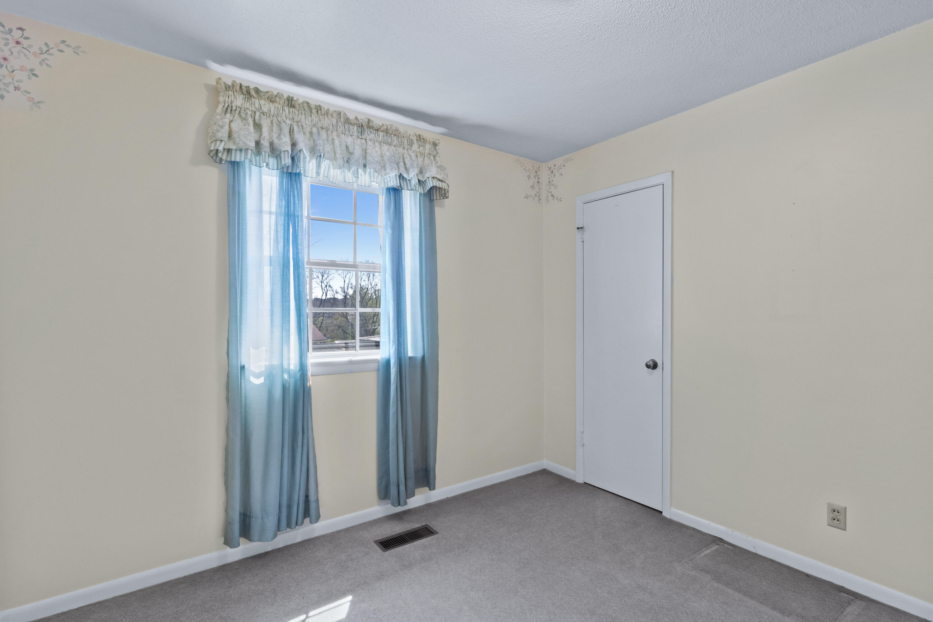 8911 Drake Parkway Road Chattanooga, TN 37416 - Photo 25 of 48 Bedroom #3
