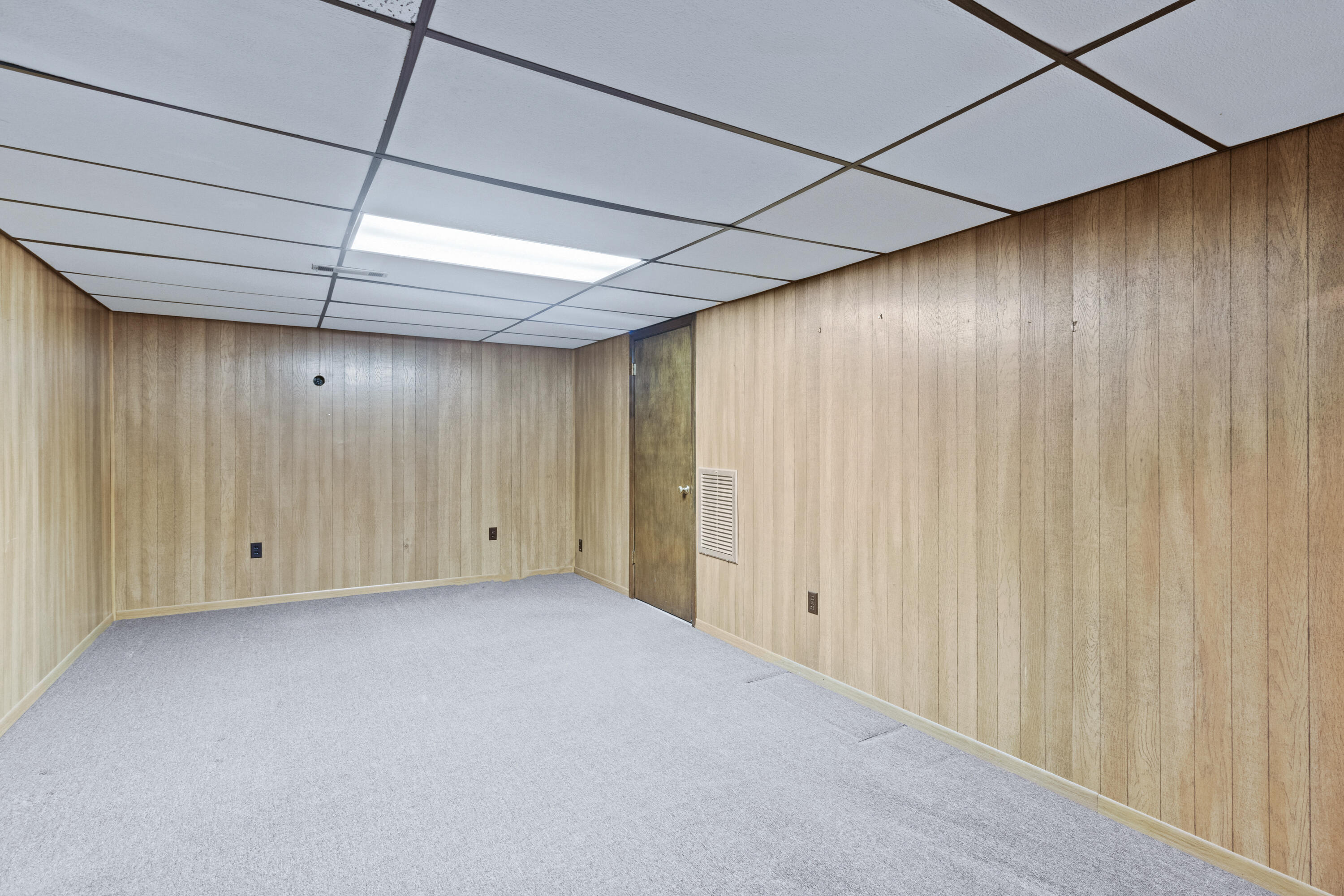 8911 Drake Parkway Road Chattanooga, TN 37416 - Photo 28 of 48 Lower level flex space #1