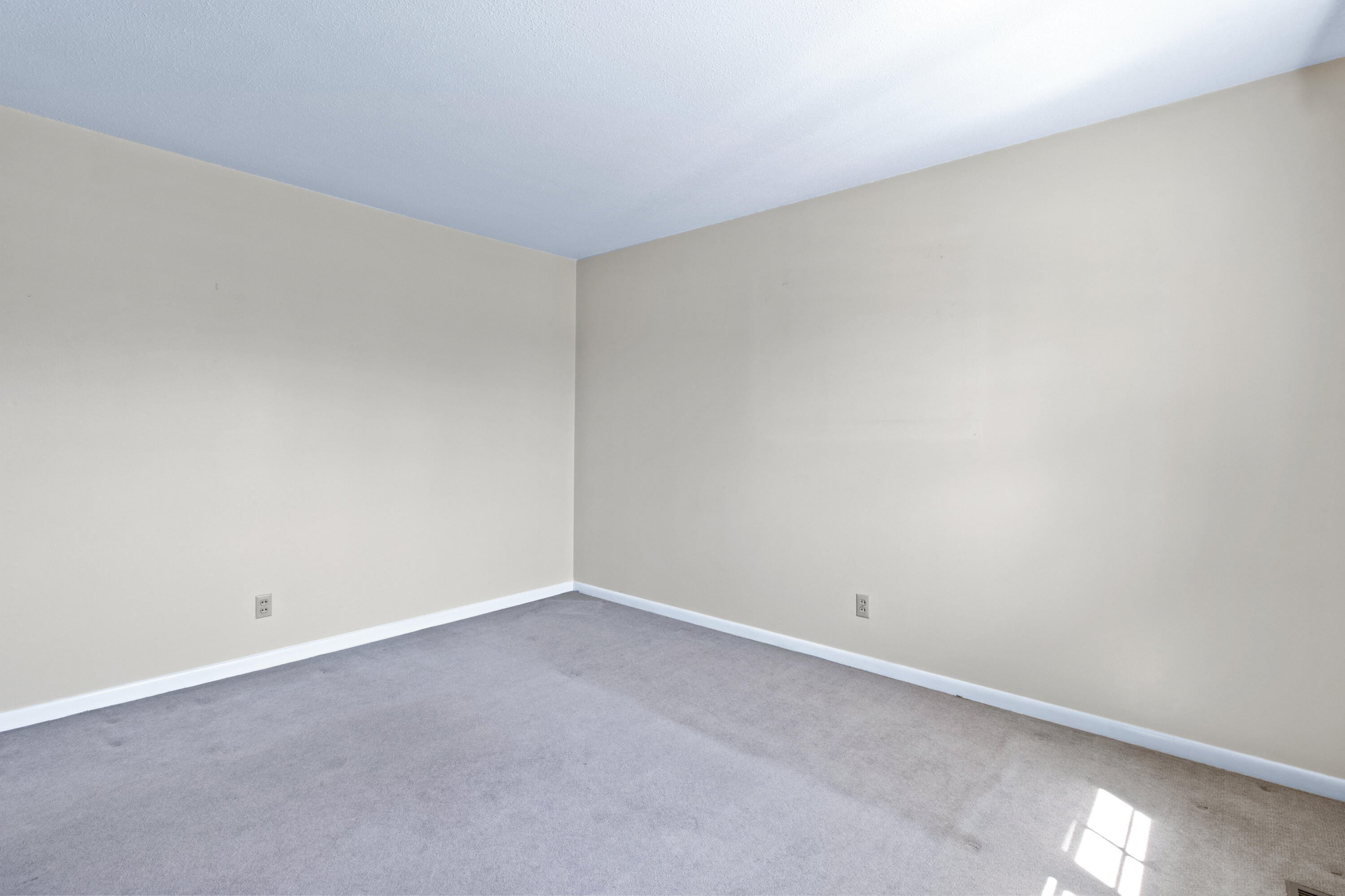 8911 Drake Parkway Road Chattanooga, TN 37416 - Photo 5 of 48 An empty canvas