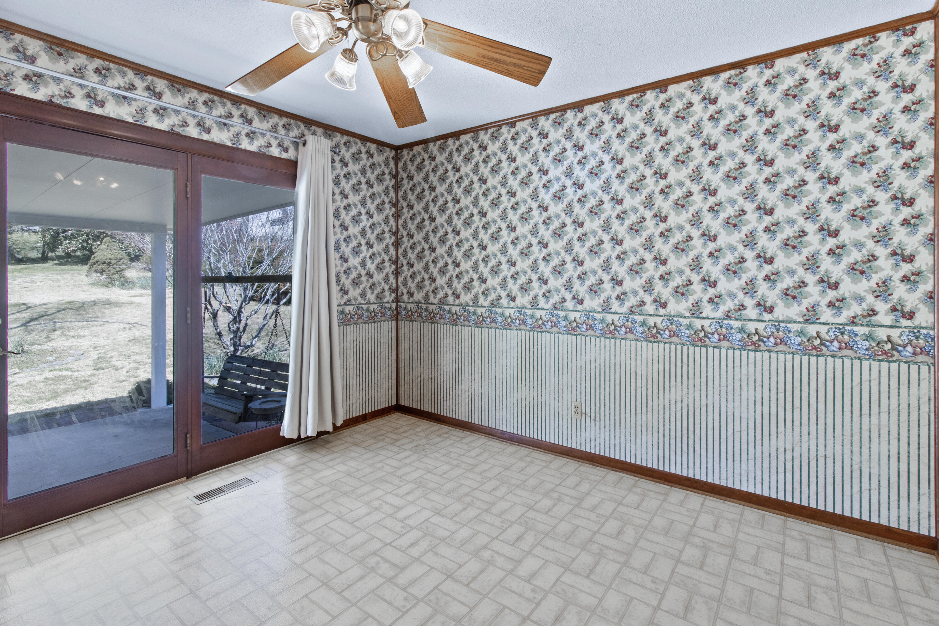 8911 Drake Parkway Road Chattanooga, TN 37416 - Photo 8 of 48 Eat in kitchen leading to patio