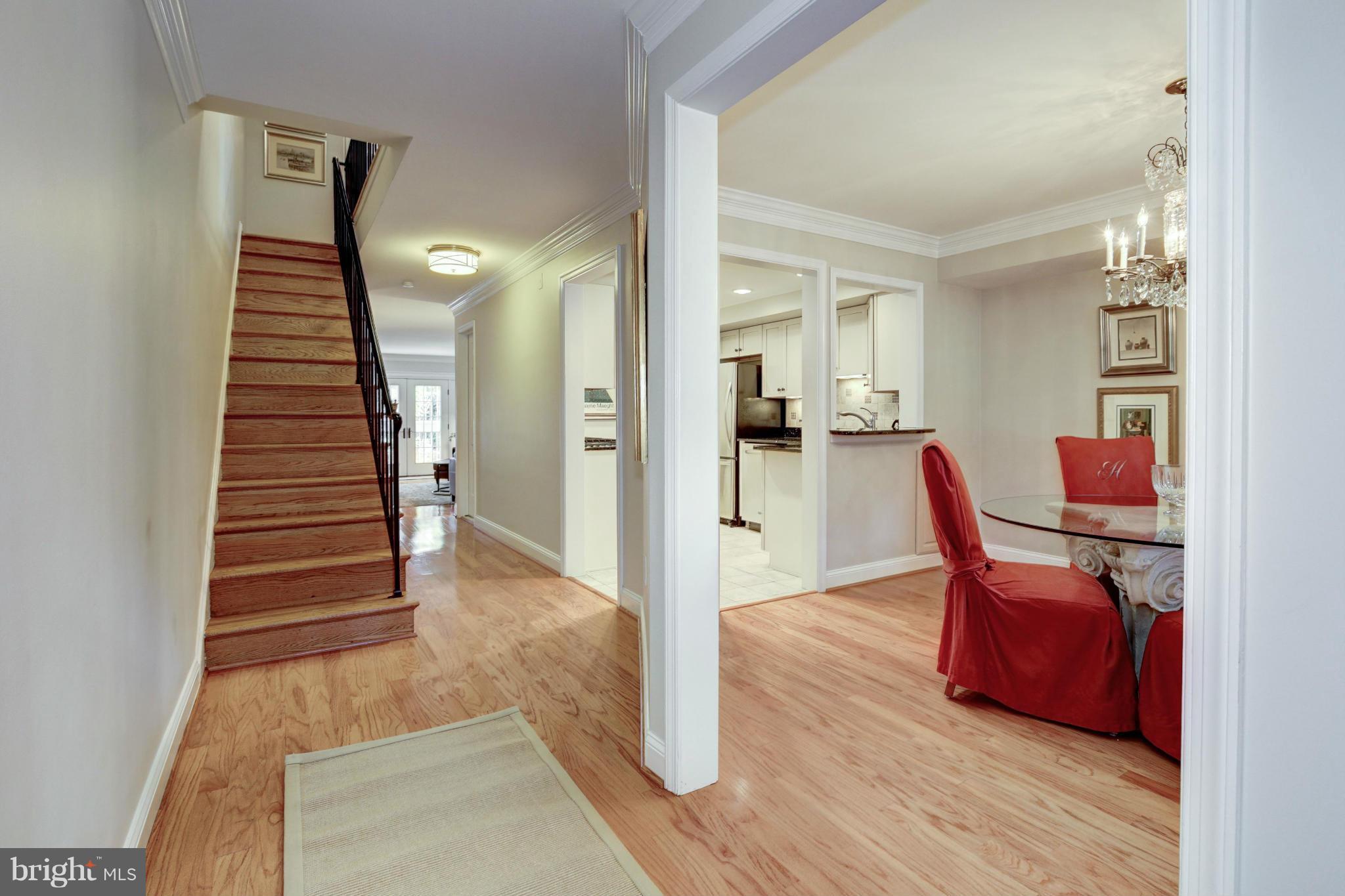 320 8th Street Southeast Washington, DC 20003 - Photo 3 of 27 Entry