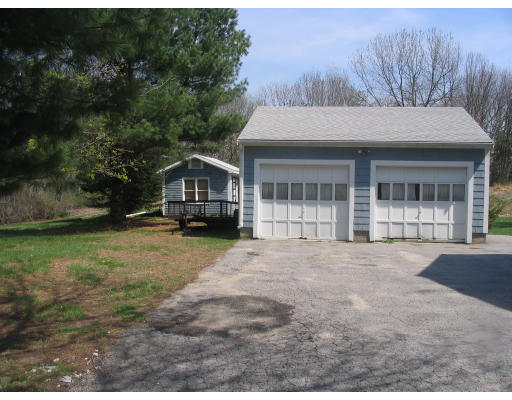 27 Chamberlain Road Chelmsford, MA 01824 - Photo 5 of 11 a house view with a garden space