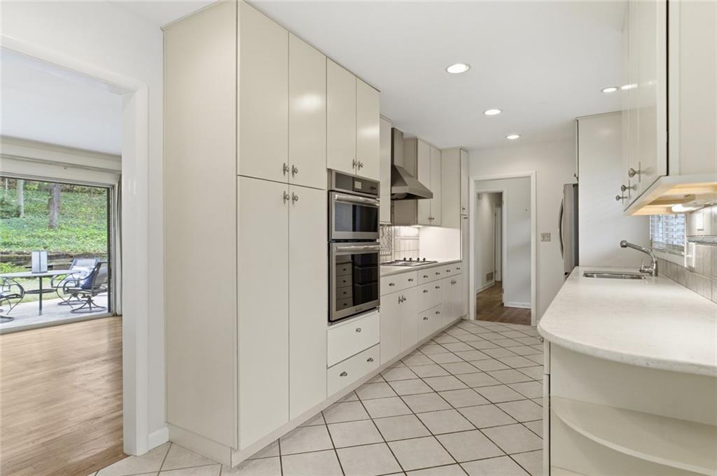 955 Vistavia Circle Decatur, GA 30033 - Photo 5 of 27