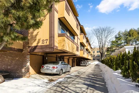 $850,000 | 27 Bond Street, Unit B, Great Neck, NY 11021